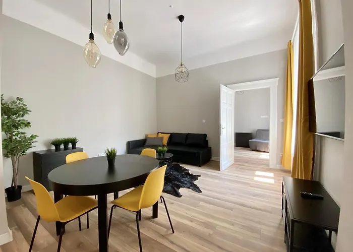 Standard Apartment By Hi5 - 2 Bedroom Suite In The Center