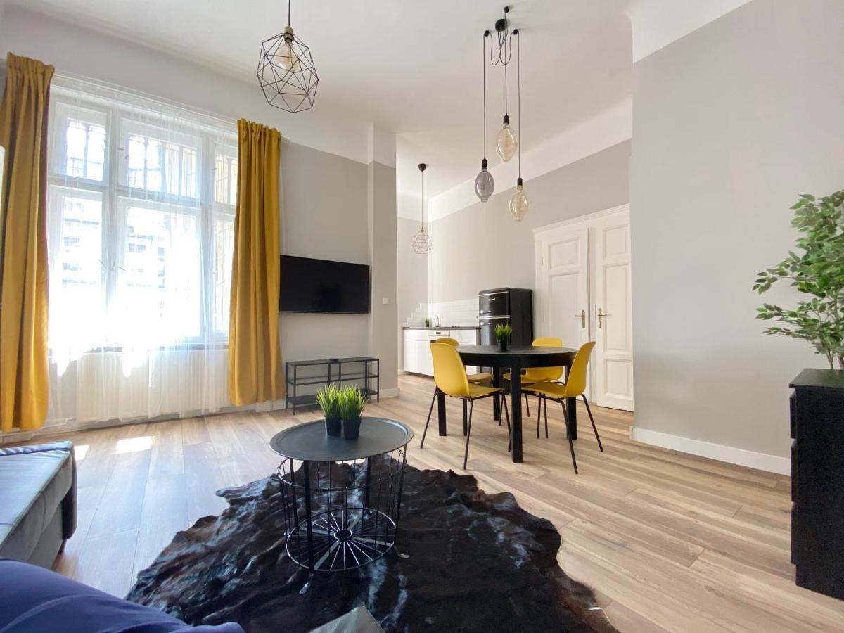 Standard By Hi5 - 2 Bedroom In The Center Appartamento Budapest