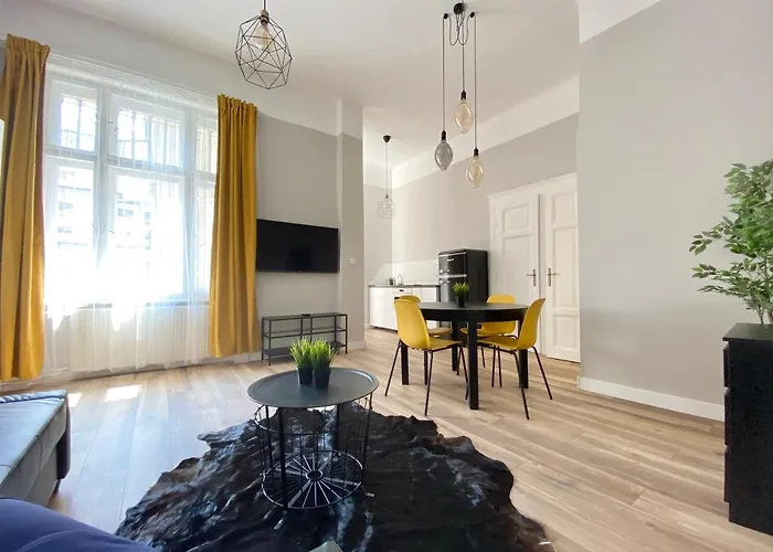 Standard Apartment By Hi5 - 2 Bedroom Suite In The Center